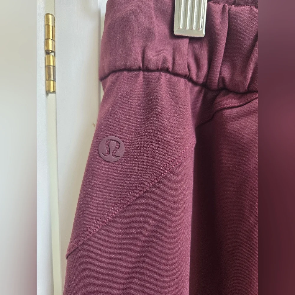 Lululemon Stretch High Rise Jogger pants in  Red Merlot Luxtreme